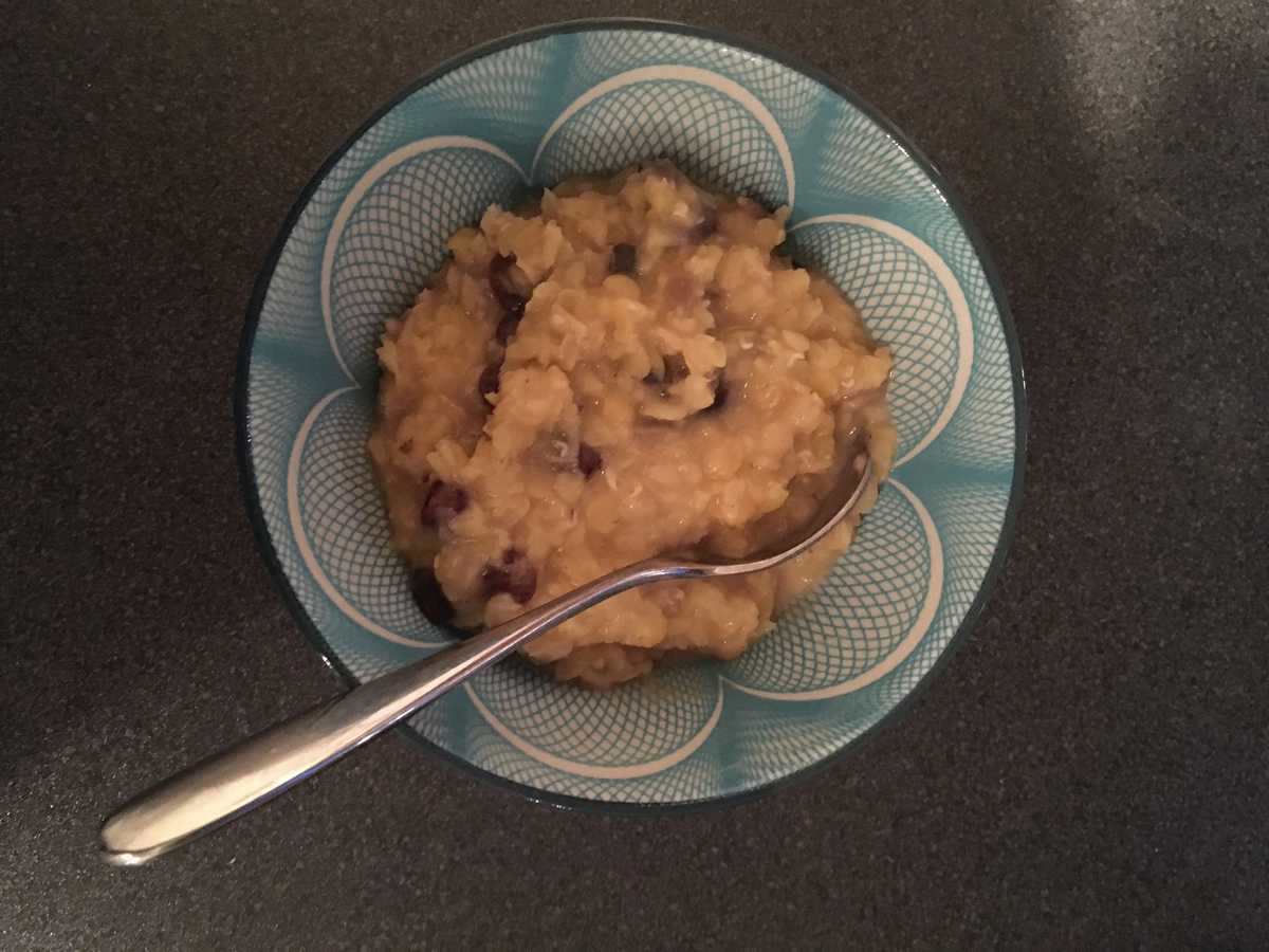bowl of lentil porridge, showcasing the benefits of lentils